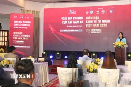 Quang cảnh lễ Khai mạc Diễn đàn Kinh tế tư nhân Việt Nam 2025 - Vòng đối thoại địa phương cụm Tây Nam Bộ, tổ chức tại phường Long Xuyên, tỉnh An Giang. (Ảnh: Công Mạo/TTXVN)