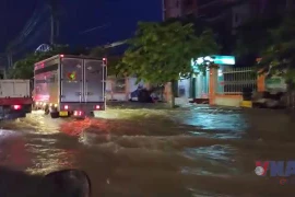 Triều cường dâng cao gây ngập nhiều nơi tại Vĩnh Long 