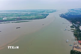 Sông Dương Tử qua tỉnh Giang Tô, Trung Quốc,. (Ảnh: THX/TTXVN)