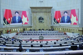 Chủ tịch nước Lương Cường phát biểu chính sách với các Nghị sỹ Quốc hội Angola. (Ảnh: Lâm Khánh/TTXVN)
