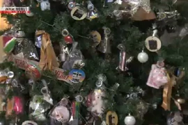 Cây thông "Lost and Found" độc đáo tại Nhật Bản. (Nguồn: NHK)