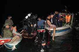 Tối 21/2/2026, thông tin từ Công an xã Bảo Ái, tỉnh Lào Cai cho biết, vào hồi 19 giờ 15 phút, ngày 21/2, trên hồ Thác Bà thuộc địa phận thôn Làng Cạn, xã Bảo Ái, tỉnh Lào Cai xảy vụ tai nạn giao thông đường thủy khiến 6 người mất tích. (Ảnh: Đinh Thùy/TTXVN)