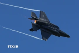 Máy bay F-35 Lightning II của Không lực Mỹ trình diễn tại Triển lãm hàng không quốc tế Abbotsford ở British Columbia, Canada. (Ảnh: THX/TTXVN)