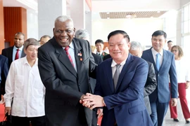 Chủ tịch Quốc hội Cuba Esteban Lazo Hernandez thăm, làm việc tại Hưng Yên. (Ảnh: Thế Duyệt/TTXVN)