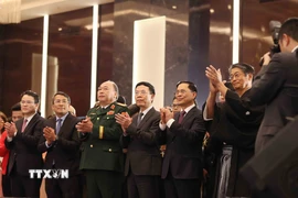 Phó Thủ tướng Bùi Thanh Sơn và các đại biểu tham dự buổi lễ. (Ảnh: An Đăng/TTXVN)