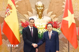 Chủ tịch Quốc hội Trần Thanh Mẫn với Thủ tướng Tây Ban Nha Pedro Sánchez. (Ảnh: Doãn Tấn/TTXVN)