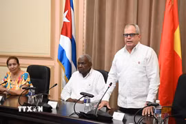 Tổng thư ký Quốc hội Chính quyền Nhân dân Cuba Homero Acosta Álvarez đánh giá cao sự hỗ trợ của Quốc hội Việt Nam. (Ảnh: Việt Hùng/TTXVN)