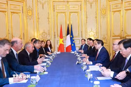 Thủ tướng Phạm Minh Chính hội đàm với Thủ tướng Pháp Francois Bayrou. (Ảnh: Dương Giang/TTXVN)