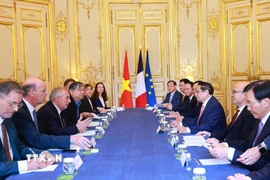 Thủ tướng Phạm Minh Chính hội đàm với Thủ tướng Pháp Francois Bayrou. (Ảnh: Dương Giang/TTXVN)