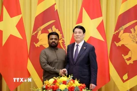 Chủ tịch nước Lương Cường và Tổng thống Sri Lanka Anura Kumara Dissanayaka chụp ảnh chung trước hội đàm. (Ảnh: Lâm Khánh/TTXVN)