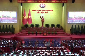 Đồng chí Trần Hồng Minh, Ủy viên Trung ương Đảng, Bí thư Đảng ủy, Bộ trưởng Bộ Xây dựng, tham luận về vấn đề “Đột phá mạnh mẽ phát triển kết cấu hạ tầng trong kỷ nguyên mới”. (Ảnh: TTXVN)