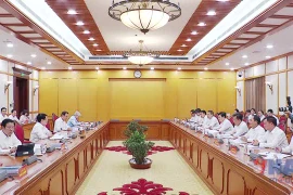 Chuẩn bị cho đại hội đảng bộ tỉnh Cà Mau và Hưng Yên