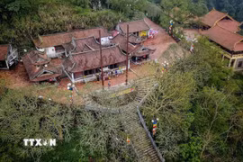 Chùa Hoa Yên thuộc Khu di tích lịch sử và danh thắng Yên Tử (Quảng Ninh). Chùa được dựng từ thời Lý và được tôn tạo nhiều lần trong lịch sử, lưng dựa vào núi trước mặt là 3 cây đại cổ thụ trên 700 năm tuổi (2021). (Ảnh: Thành Đạt/TTXVN)