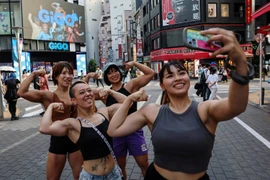 Những phụ nữ với cơ bắp săn chắc làm việc tại Muscle Girls. (Nguồn: Japan Times)