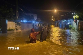 Nhiều thôn tại xã Hòa Thịnh bị ngập trong đêm do mưa lớn và nước sông dâng cao. (Ảnh: TTXVN phát)