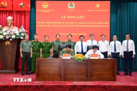 Bộ Công an và Hội đồng Lý luận Trung ương ký kết Chương trình phối hợp giai đoạn 2026-2031. (Ảnh: Văn Điệp/TTXVN)