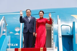 Chủ tịch Quốc hội Trần Thanh Mẫn và Phu nhân rời Hà Nội, lên đường tham dự AIPA-46 và thăm chính thức Malaysia. (Ảnh: Doãn Tấn/TTXVN)