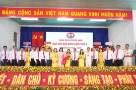 Ban Thường vụ Đảng bộ xã Phước Vinh nhiệm kỳ 2025-2030 và các đại biểu tại Đại hội. (Ảnh: Minh Phú/TTXVN)