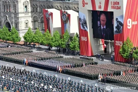 Hoành tráng lễ diễu binh kỷ niệm 80 năm ngày Chiến thắng vĩ đại trên Quảng trường Đỏ ở thủ đô Moskva của Nga. (Nguồn: Ria Novosti)