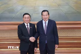 Thường trực Ban Bí thư Trần Cẩm Tú và Chủ tịch CPP, Chủ tịch Thượng viện Campuchia Hun Sen. (Ảnh: Phương Hoa/TTXVN)