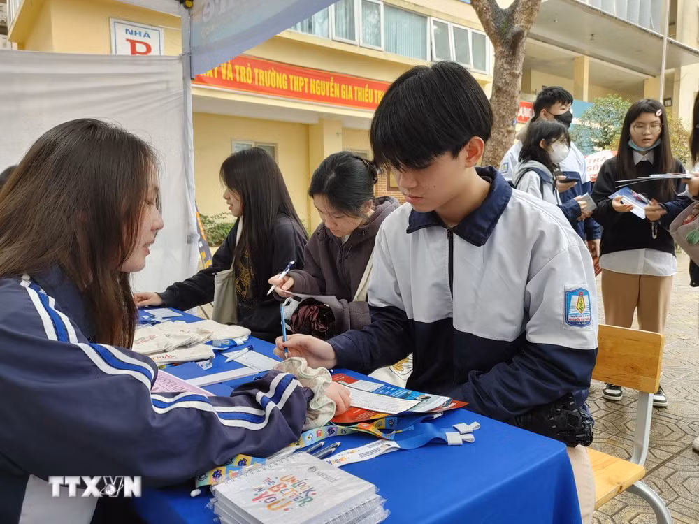 ttxvn-tu-van-tuyen-sinh.jpg