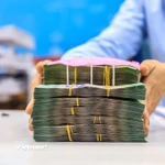 Một số ngân hàng bắt đầu thu phí với tài khoản có số dư dưới 500.000 đồng. (Ảnh: Vietnam+)