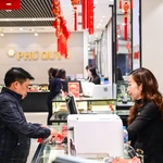 Giá vàng trong nước tiếp tục đi lên, áp sát 157 triệu đồng mỗi lượng. (Ảnh: Vietnam+)