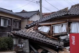 Ngôi nhà bị đổ sập sau một trận động đất ở Nhật Bản. (Ảnh minh họa. Nguồn: TTXVN)