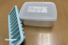 Một trong những nguồn Obesogens phổ biến nhất là thực phẩm đóng hộp và các loại chai nhựa hoặc hộp nhựa cứng dùng để đựng đồ ăn. (Ảnh minh họa: Vietnam+)