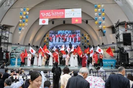 Tiết mục văn nghệ chào mừng Lễ hội Việt Nam tại Nhật Bản 2025. (Ảnh: Xuân Giao/TTXVN)