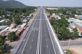Một đoạn trên cao tốc Biên Hòa-Vũng Tàu đã hoàn thành. (Ảnh: Công Phong/TTXVN)