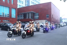 Các lực lượng Công an tỉnh Hưng Yên ra quân thực hiện đợt cao điểm trấn áp tội phạm. (Ảnh: Đinh Văn Nhiều/TTXVN)