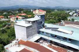 Phần lớn các công trình nhà yến được xây dựng từ nhiều năm trước với mức đầu tư lớn tại phường Ayun Pa, tỉnh Gia Lai. (Ảnh: Hoài Nam/TTXVN)