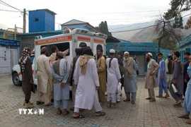 Xe cứu thương chuyển nạn nhân bị thương do động đất tới bệnh viện tại tỉnh Kunar, Afghanistan, ngày 1/9/2025. (Ảnh: THX/TTXVN)