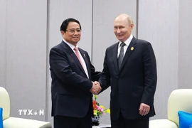 Thủ tướng Phạm Minh Chính gặp Tổng thống Nga Vladimir Putin. (Ảnh: Dương Giang/TTXVN)
