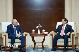 Thủ tướng Phạm Minh Chính gặp Thủ tướng Armenia Nikol Pashinyan. (Ảnh: Dương Giang/TTXVN)