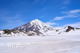 Núi lửa ở Kamchatka, Nga ngày 4/6/2025. (Ảnh: THX/TTXVN)