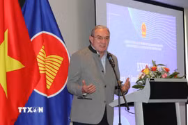Ông Luliu Winkler, Phó Chủ tịch Ủy ban Thương mại Quốc tế, Nghị viện châu Âu (EP), phát biểu tại hội thảo "Hiệp định EVFTA: Kết quả triển khai 5 năm qua và phương hướng tận dụng hiệu quả hơn trong tình hình mới”, ngày 6/6/2025 tại Brussels. (Ảnh: Hương Giang/TTXVN)