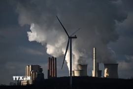 Khói thải bốc lên tại nhà máy điện than RWE. (Ảnh: Getty Images/TTXVN) 