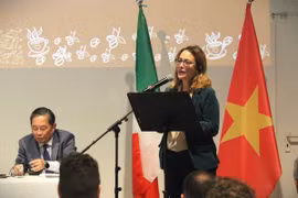 Phó Thị trưởng thành phố Turin, bà Michela Favaro phát biểu tại Diễn đàn kết nối công nghiệp càphê Việt Nam-Italy. (Ảnh: Trường Dụy/TTXVN) 