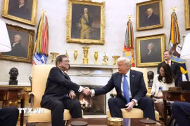 Tổng thống Mỹ Donald Trump (thứ 3, phải) tiếp Thủ tướng Nhật Bản Shigeru Ishiba (trái) tại Nhà Trắng ở Washington DC., ngày 7/2/2025. (Ảnh: Kyodo/TTXVN)