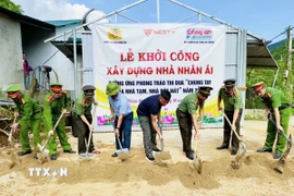 Lễ khởi công làm Nhà nhân ái cho người dân trên địa bàn các bản Tân Mai và Xói Voi, xã Nhôn Mai, tỉnh Nghệ An. (Ảnh: TTXVN phát)