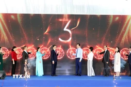 Nghi lễ nhấn nút khánh thành và khai giảng trường Trung cấp kỹ năng chuyên nghiệp Nhật Bản đầu tiên tại Đồng bằng sông Cửu Long tổ chức tại phường Mỹ Xuyên, thành phố Cần Thơ. (Ảnh: Trung Hiếu/TTXVN) 