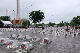Tỉnh An Giang hiện hơn 17.000 mộ liệt sỹ chưa xác định được thông tin và hơn 13.000 mộ còn thiếu thông tin. (Ảnh: TTXVN phát)