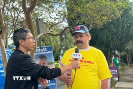 Ông Christopher Brereton, cử tri ở thành phố Sydney trả lời phỏng vấn của phóng viên TTXVN tại Australia (Ảnh: Thanh Tú/TTXVN)