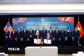 Tổng Bí thư Tô Lâm chứng kiến lễ trao Hợp đồng cung cấp động cơ GTF và dịch vụ bảo dưỡng toàn diện cho tàu bay A321NEO và A321 XLR giữa VietjetAir (Việt Nam) và Pratt & Whitney. (Ảnh: Thống Nhất/TTXVN)