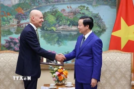 Phó Thủ tướng Trần Hồng Hà tiếp Đại sứ Vương quốc Hà Lan tại Việt Nam Kees van Baar. (Ảnh: Văn Điệp/TTXVN)