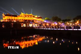 Đại Nội Huế lung linh huyền ảo về đêm thu hút lượng lớn du khách 