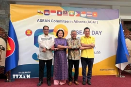 Các đại sứ ASEAN tại sự kiện Ngày ASEAN. (Ảnh: Đại Sứ quán Việt Nam tại Hy Lạp cung cấp)