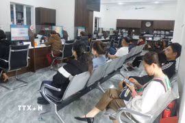 Cuối năm, nhu cầu nhân lực tăng đột biến do doanh nghiệp dồn lực hoàn thành đơn hàng cuối năm và sự xuất hiện của các đơn vị mới đi vào hoạt động. (Ảnh: Bích Huệ/TTXVN)